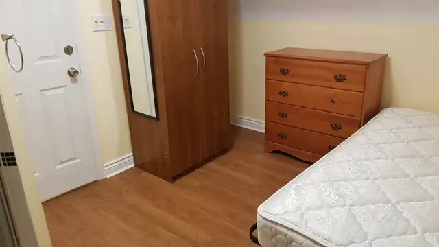 Furnished room near Algonquin, private bath/AC, male only62863750437889123