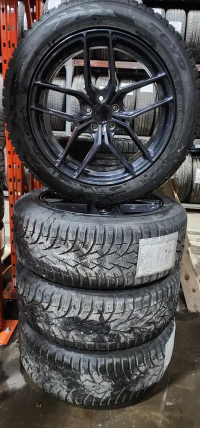 Tires Toyo G3-Ice Size: 235/55/19 105H 9/32 DOT 20 Rims Size: 19x8.5 Bolt Pattern: 5x108 Bore: 63.4m...