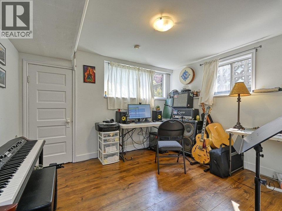 BSMT 1123 NOOTKA STREET Vancouver, British Columbia 5