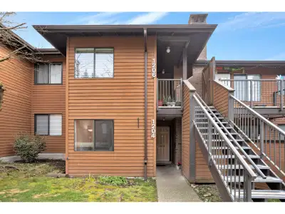 Step into Lincoln's Gate and discover this well-maintained, thoughfully updated 2-bedroom, 2-bathroo...