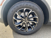 The 2025 Lincoln Nautilus Premiere sets the tone for luxury with a suite of advanced features that c... (image 3)