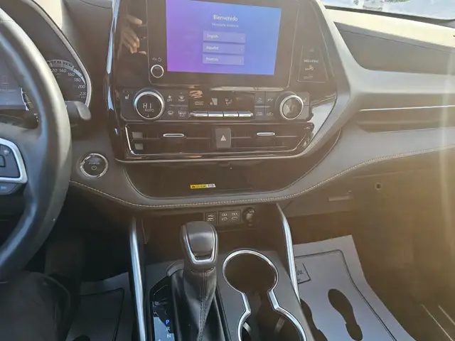 2023 Toyota Highlander Hybrid XLE in Cars & Trucks in Sarnia - Image 8