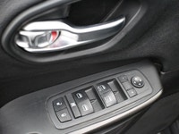 Built to handle anything Canada throws its way, the 2020 Cherokee Trailhawk delivers true off-road p... (image 5)