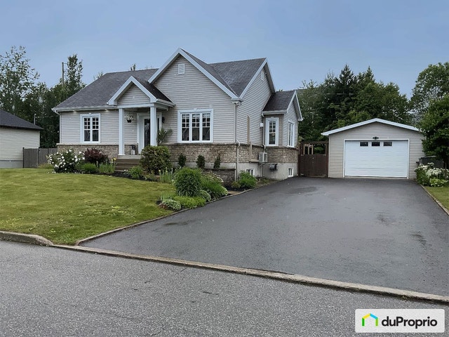 $598,000 - Bungalow for sale in Ste-Brigitte-De-Laval — photo 1