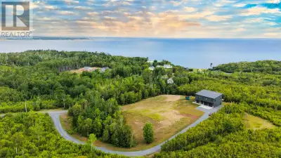 This exquisite well built three year old modern property epitomizes luxury and sophistication in a h...