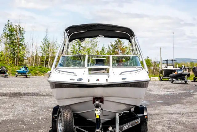 2008 Crownline 210LS in Powerboats & Motorboats in Rimouski / Bas-St-Laurent - Image 4