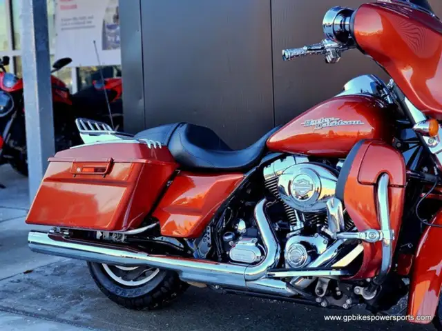 2011 Harley-Davidson FLHX Street Glide in Sport Touring in Oshawa / Durham Region - Image 11