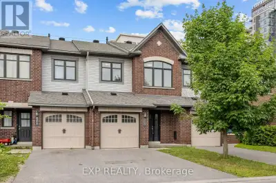 Beautiful 3-Bedroom Townhome in the Heart of Barrhaven! Welcome to this beautifully maintained 3-bed...