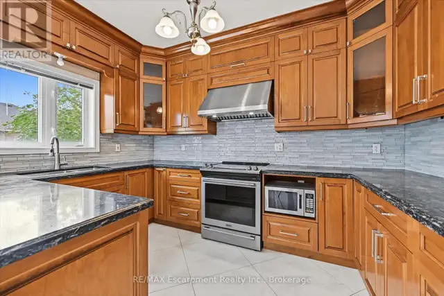 2365 HERTFORDSHIRE WAY Oakville (JC Joshua Creek), Ontario in Houses for Sale in Oakville / Halton Region - Image 12