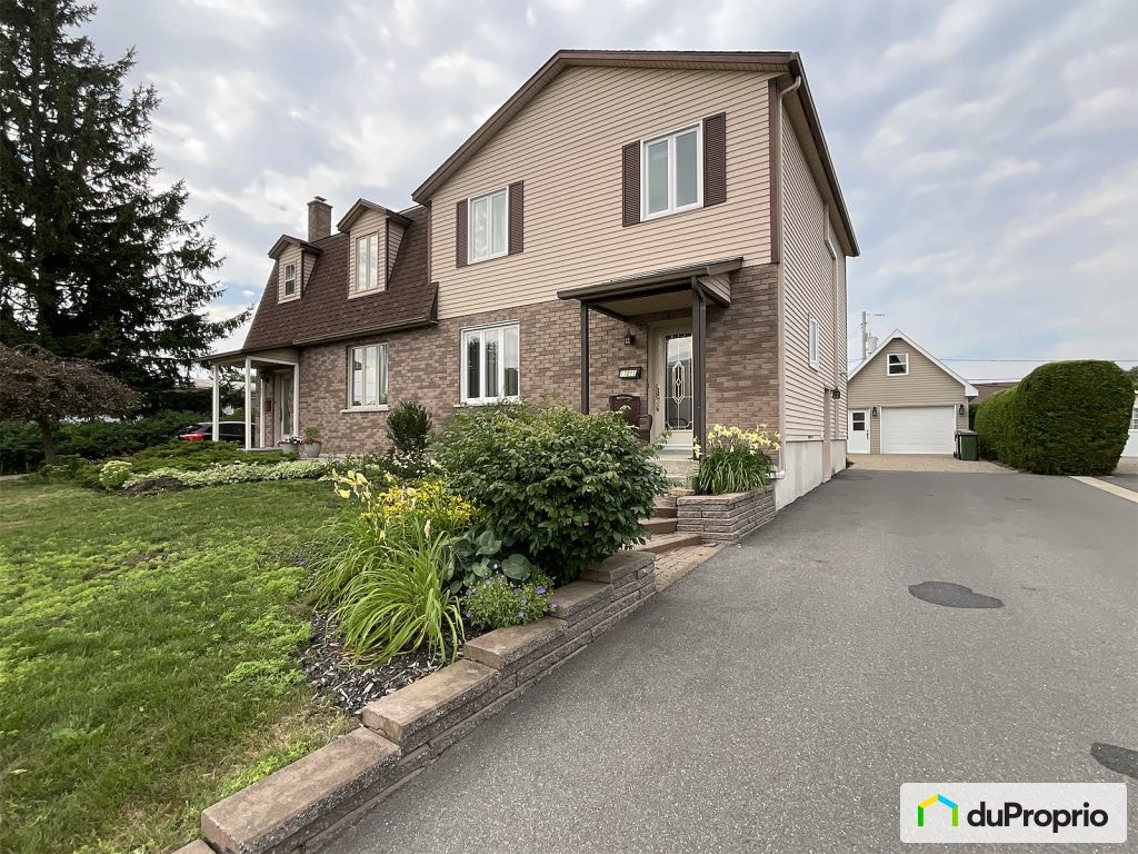 $549,000 - Semi-detached for sale in St-Hyacinthe — photo 1