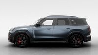 Le tout nouveau *MINI Countryman Cooper JCW 2027 *est aussi audacieux et aventurier que vous. Que vo... (image 3)