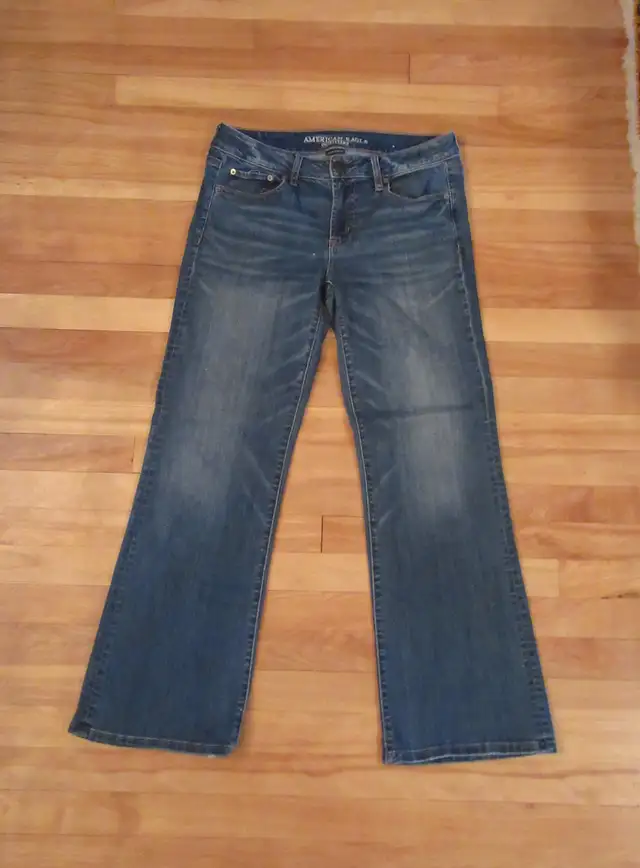 American Eagle Fave Boyfriend Jeans Women Stone Wash Denim in Women's - Bottoms in City of Montréal - Image 2