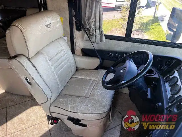 2015 FLEETWOOD EXCURSION 33D in RVs & Motorhomes in Red Deer - Image 14