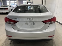 La Hyundai Elantra GL AUTOMATIQUE A/C CRUISE BLUETOOTH 2015 offerte chez AutoStudio 72 à Mirabel est... (image 2)