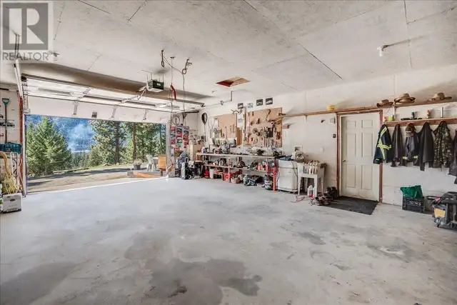 7465 Broadwater Road Castlegar, British Columbia in Houses for Sale in Nelson - Image 31