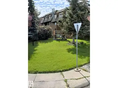 Welcome to a one-of-a-kind townhouse in the desirable community of Greenview offering style, space,...