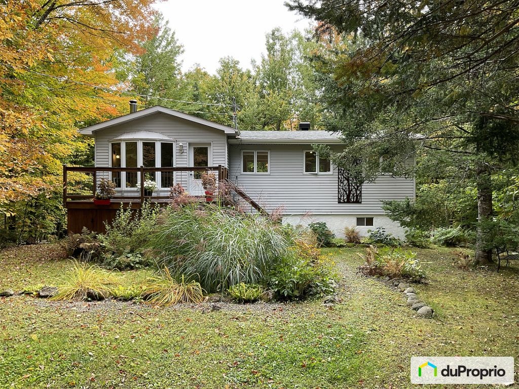 $480,000 - Country home for sale in Bolton-Est — photo 1