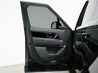 This 2023 Land Rover Range Rover SE P530 is a local Ontario vehicle with remaining manufacturer warr... (image 7)