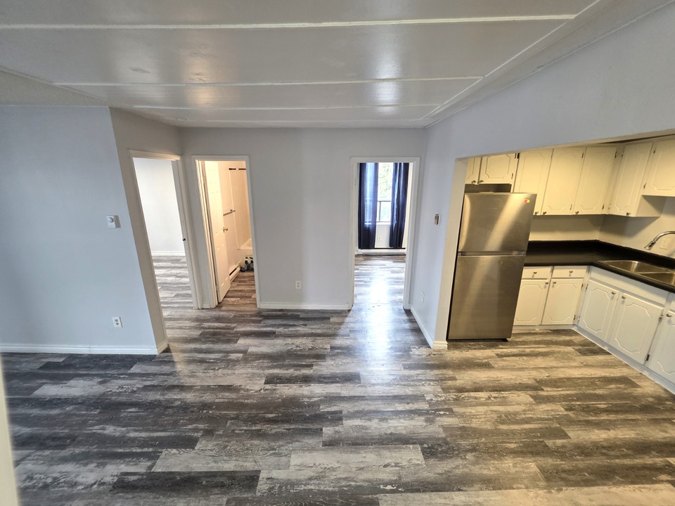 STUNNING 2 Bedroom - Downtown Oshawa 3
