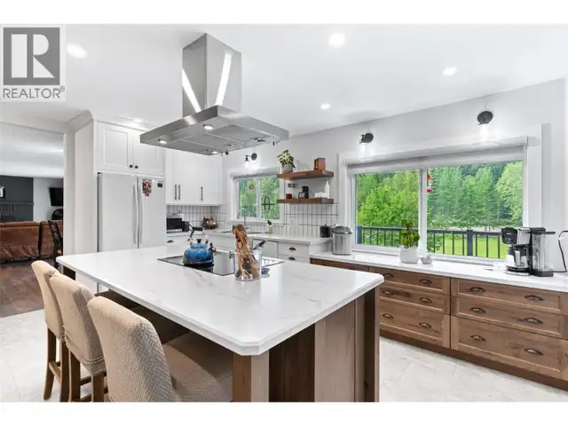 1750 Highway 23 South Highway S Revelstoke, British Columbia in Houses for Sale in Revelstoke - Image 22