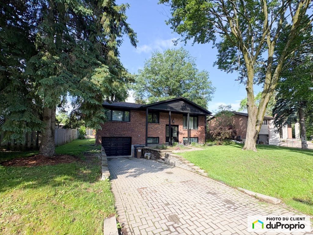 $790,000 - Bungalow for sale in Lorraine — photo 1