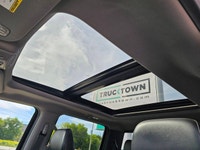 2021 Ford Super Duty F-250 SRW Limited 4WD Crew Cab with 98,709 kms! Clean history with no accidents... (image 9)