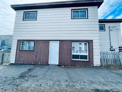 Discover this bright and welcoming one bedroom, one bathroom apartment in a desirable uptown locatio...