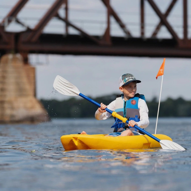 Pelican SOLO kids Kayak with Paddle, Safety Flag INSTOCK! in Canoes, Kayaks & Paddles in Kawartha Lakes - Image 2