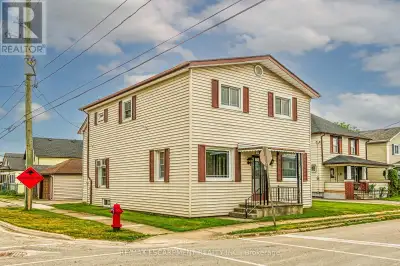 Incredible Port Colborne Investment Opportunity! Pride of ownership is evident throughout this lovin...