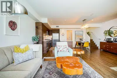 Truly a RARE find! This TOWNHOUSE 2 Bed & 2.5 Bath at X61 has it all. Walk in from the South-West fa...