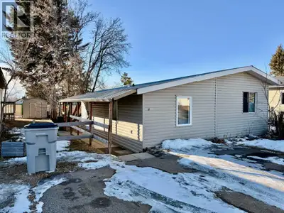 Excellent 4 bedroom mobile home located in Wainwrights north trailer park. Very well maintained 1,30...