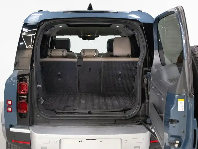 2020 Land Rover Defender P400 | HSE | 110 | MERIDIAN | 20\" WHEE in Cars & Trucks in Mississauga / Peel Region - Image 12