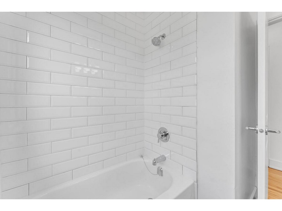 2 Bedroom Apartment for Rent - 389-401 Yonge Street 4