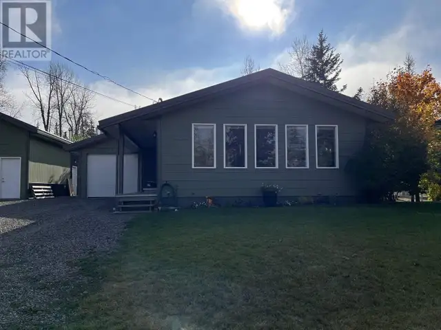 593 COLUMBIA STREET Smithers, British Columbia in Houses for Sale in Smithers - Image 3