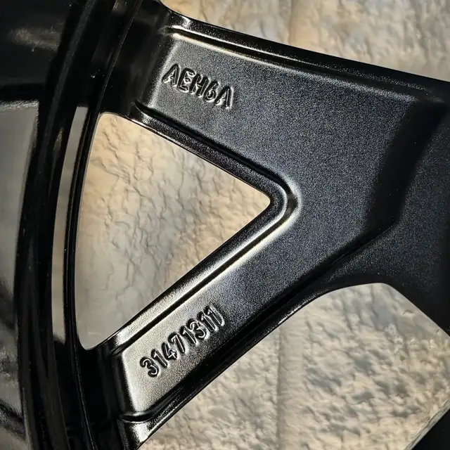(98%) 4x Volvo S60 | V60 18" OEM Winter Wheels Package in Tires & Rims in City of Toronto - Image 9