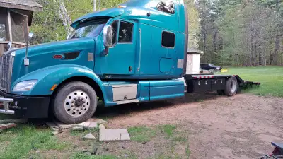 Peterbilt 587.13l paccar.13 sp eaton auto.set up to haul 1 camper on truck and tow 1 behind.was work...