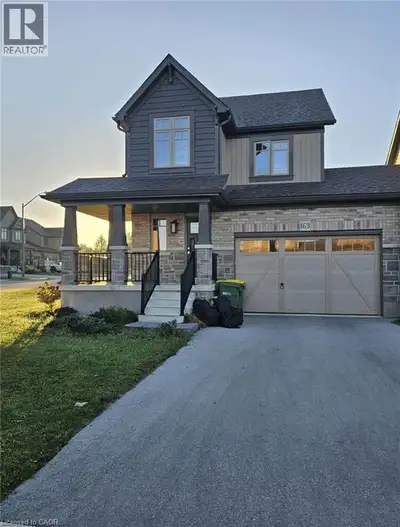 !!!Beautiful 2 Storey Freehold Traditional Corner Unit built by Devonleigh Homes, This corner unit T...