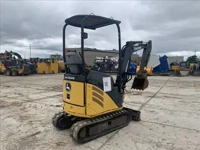 2011 John Deere 17D in Heavy Equipment in Mississauga / Peel Region - Image 4