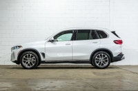 *English below* *Français:* Ce BMW X5 xDrive40i 2025 avec un bas kilométrage de 32452 km et aucun ac... (image 3)