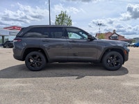 The new 2025 Jeep Grand Cherokee Altitude is a versatile midsize SUV that blends capability, advance... (image 7)