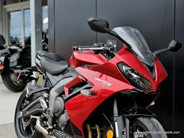 Triumph Daytona 660 Carnival RedSapphire Black in Sport Bikes in Oshawa / Durham Region - Image 10