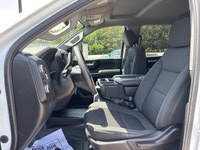 Built to handle hard work with confidence, this used 2023 GMC Sierra 2500 HD Pro Crew Cab 6.5' box 4... (image 2)