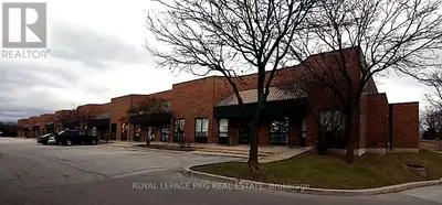 Excellent hybrid office and warehouse unit in a prime industrial location. Features a functional off...