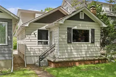 1C//Winnipeg/Exceptional opportunity in sought after North River Heights! This beautifully updated h...