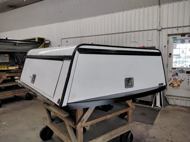 Dodge Ram 5’7 White Leer Truck Cap #54007 in Other Parts & Accessories in Kitchener / Waterloo - Image 8