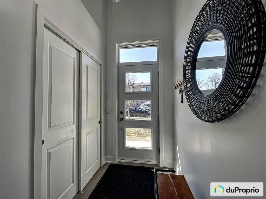 $659,000 - Townhouse for sale in Longueuil (St-Hubert) — photo 2