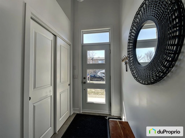 $659,000 - Townhouse for sale in Longueuil (St-Hubert) — photo 2