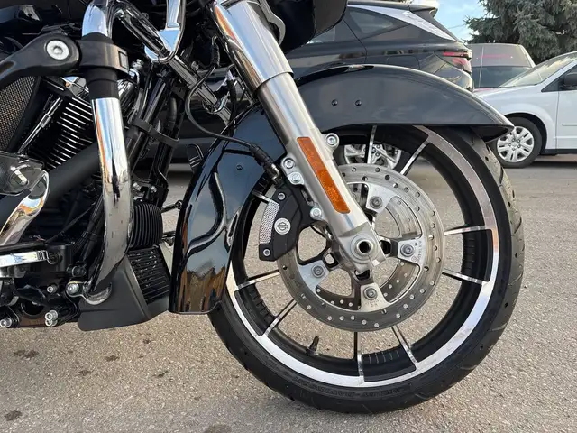 2022 Harley-Davidson Road Glide ~ ROAD GLIDE ~ 107CI ~ 2 INTO 1  in Sport Touring in City of Toronto - Image 10