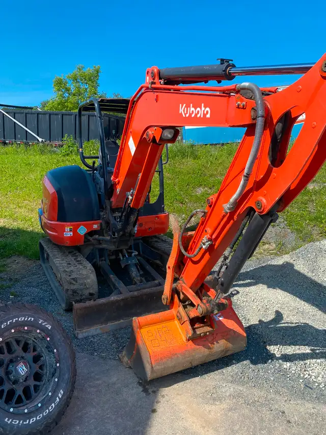 2021 kubota 4.5 ton excavator low hours in Other in Fredericton - Image 5