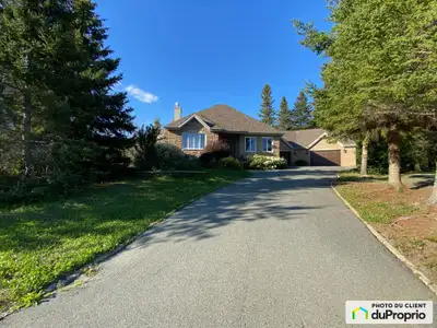 Maison d'Exception à Granada, Rouyn-Noranda Une résidence unique au coeur du quartier prisé de Grana...